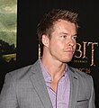 Todd Lasance interpreta Julian.