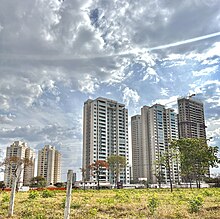 Imagem mostra alguns dos prédios que o bairro Jardim das Acácias, na zona Sul de Uberlândia tem.