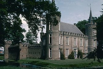 Kasteel Henkenshage gezien vanaf de achterkant