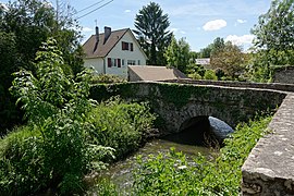 Pont sur la Juine, rue Julien-Bidochon à Saclas, dans l'Essonne.