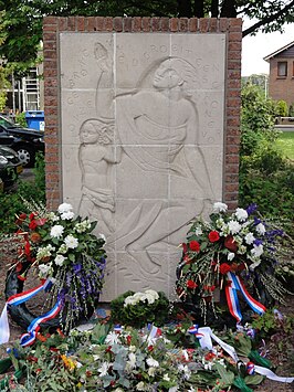 Het monument in 2011, vóór de restauratie