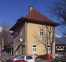 Bahnhof und Empfangsgebäude