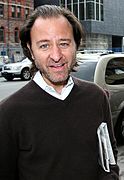 Fisher Stevens interprète Chuck Fishman