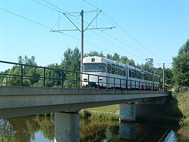 Hochflurzug der BSAG aus Kurzgelenkwagen jüngeren Typs (Triebwagen GT4f und Beiwagen GB4f)