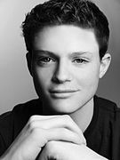 Sean Berdy interprète Emmett Bledsoe