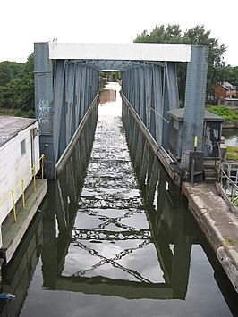 Het Bridgewater Canal over het Barton Swing Aquaduct