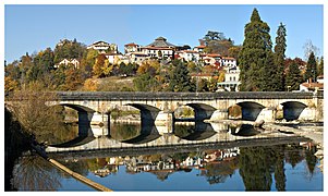 El puente de Gourdan, en Gourdan-Polignan, un puente del siglo XIX inscrito como Monumento Histórico