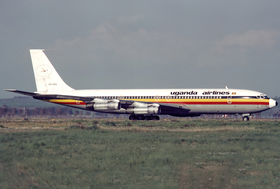 5X-UBC, le Boeing 707 impliqué dans l'accident, ici à l'aéroport Léonard-de-Vinci de Rome Fiumicino (lieu de l'accident) en avril 1983.