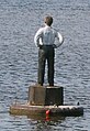 Schwimmende Figur auf der Außenalster von Stephan Balkenhol