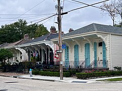 Double-width shotgun (right) in the Garden District