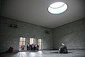 Interieur van de Neue Wache met sculptuur van Käthe Kollwitz, 2007