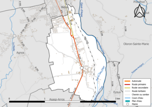 Carte en couleur présentant le réseau hydrographique de la commune