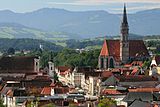 Altstadt mit Stadtpfarrkirche (rechts), Marienkirche und Rathaus (beide am Stadtplatz)