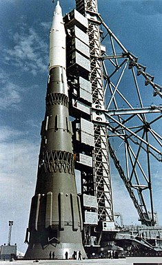 Modelo de prova do N1 na torre de lançamento em Baikonur, 1967.