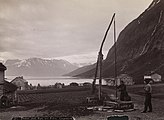 Vippebrønn i «Tromsø Amt, Parti ved Pollen, Lyngenfjord» på 1880-tallet Foto: Axel Lindahl/Nasjonalbiblioteket