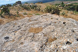 Buche delle vicine capanne di epoca preistorica