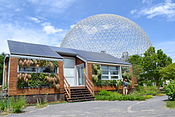 Casa solar ecológica, situada en la isla Santa Helena (Montreal, Canadá), diseñada en el marco de la competición internacional Solar Decathlon.