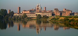 Uitzicht op Mantua en de rivier de Mincio