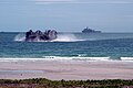 Un LCAC en provenance de l'USS Fort McHenry (au large) se prépare à débarquer sur l'île de Had Yao Island (Thaïlande) (24 juin 2005)