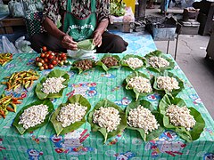 Vente de couvain de fourmis en tant qu'aliment en Thaïlande.