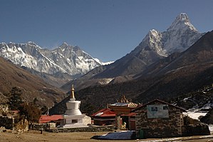 Everest, Nuptse, Lhotse og Ama Dablam frå landsbyen Tengboche.