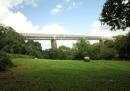 Vu depuis l'amont, côté rive gauche (Plouénan).