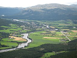 Utsikt över Alvdal med älven Glomma, sett från fjället Sten