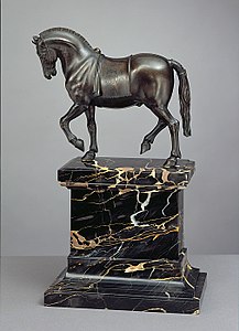 Cheval au pas portant les armoiries des Vinta (1610) bronze, Clark Art Institute.