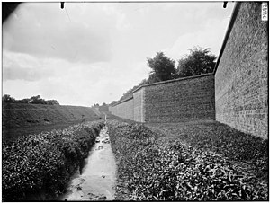 Poterne des Peupliers : Vue des fortifications