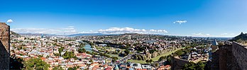 Panorâmica da cidade de Tbilisi, capital da Geórgia, vista da fortaleza de Narikala. (definição 10 635 × 3 020)