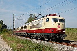 Elektrische locomotief 103 184-8 te Ostermünchen.