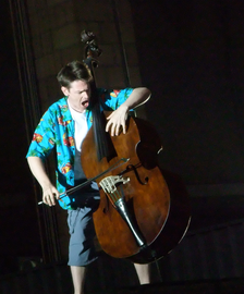 Contrabass solo (Jeremy Watt) in Orchester-Finalisten