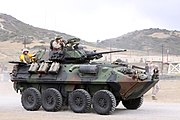 LAV-25A2仕様の改修車。マフラーが小型化されている。