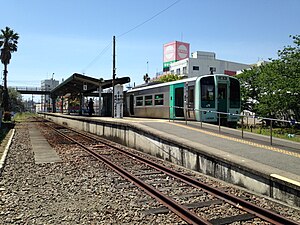 鳴門駅に停車中の列車