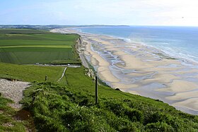 Vue de la baie de Wissant et du cap Gris-Nez au loin, depuis le cap Blanc-Nez.