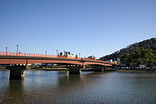 天神大橋と筆山