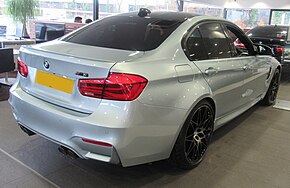 Спортивный седан BMW M3 2017 года