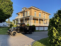 Sur le camion : Paul Guilbault, Charroyage général (Transport), chemin Sir-Lomer-Gouin