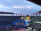 Bonek memenuhi Stadion Gelora Bung Tomo pada pertandingan Liga 1 yang bertajuk Derbi Super Jawa Timur antara Persebaya melawan Arema FC, 6 Mei 2018.[6]