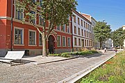 Murgårder på Fredensborg. Deichmans gate, rød gård er nr. 21. Nytt gategulv og beplantning 2017. Foto: Helge Høifødt