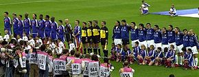 Photo des équipes de France et d'Italie à la finale de l'Euro 2000.