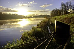 Het Noord-Willemskanaal bij de stad Groningen op een mistige ochtend