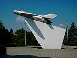 Monument med MiG-19-flygplan