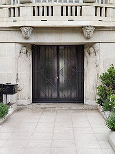 Art Deco caryatids of Avenue Henri-Martin no. 90, Paris, by Charles Labro, 1927