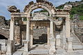 Archivolte eines Syrischen Bogens (Hadrianstempel Ephesos)