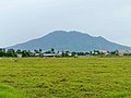 Tanawon kan Bukid Isarog hale sa Barangay Caroyroyan