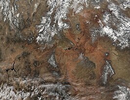 Een satellietfoto (met grenzen van deelstaten) van de Colorado in de Grand Canyon, Lake Powell en Lake Mead