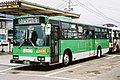 札幌市営バス塗装のまま運用されるじょうてつへの移管車両（2003年6月）