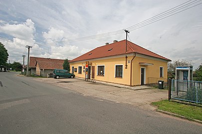 Měník : la mairie.