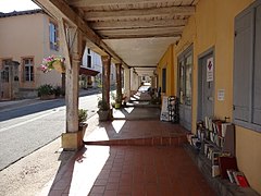 Sous les cornières.